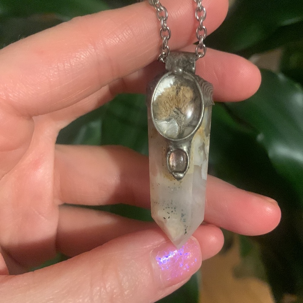 Flower Agate necklace featuring Yarrow & Pink Tourmaline - Picture 6 of 12